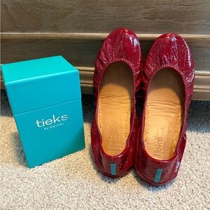 Ruby Red Patent ~ Tieks sz 8
